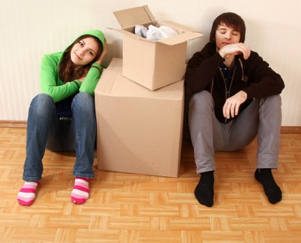 Customer reviewing Finsburypark Storage terms and booking details