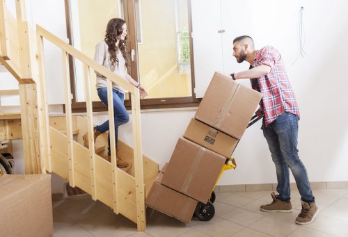 Sustainable storage operations with boxes and reused packaging